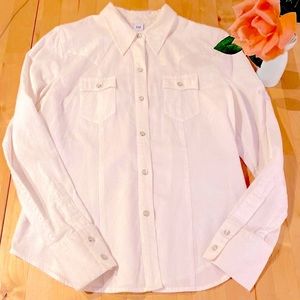 Gap white long sleeved Cowboy snapped shirt, front pockets, longish cuffs